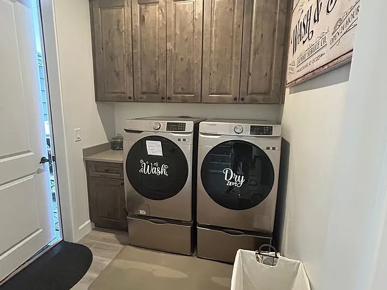 4736 N Diana Ave — Photo 12