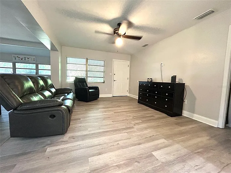 3919 SW 21st St — Photo 3