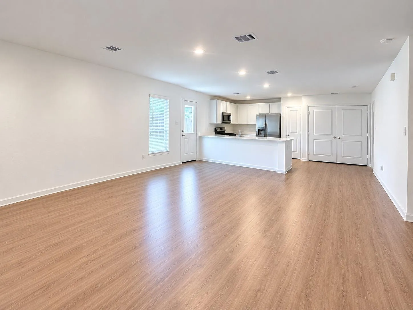 3 bed, 2.0 bath, 1311 sqft, $2,000 — Photo 4