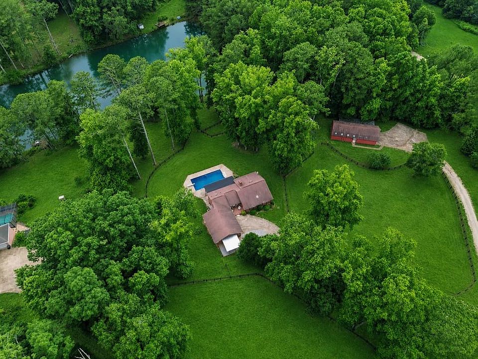 1st image of 467 Collett Dr