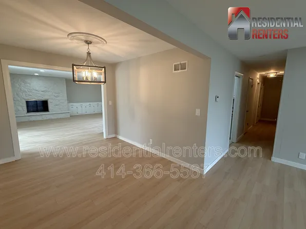 205 N 165th St, Brookfield, WI 53005