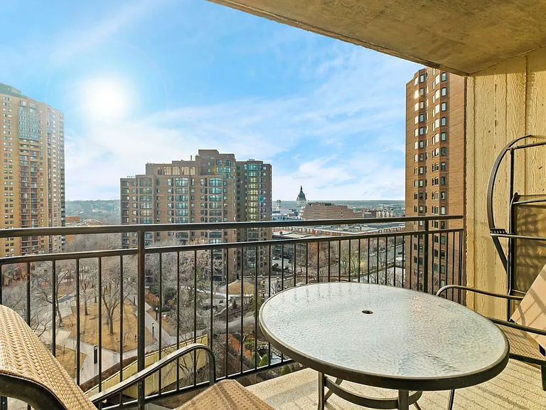 1225 Lasalle Ave #1404 — Photo 16