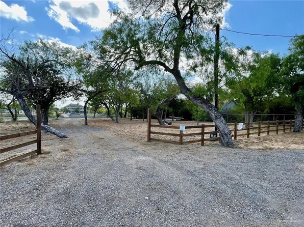 844 Lion Lake Dr S, Weslaco, TX 78596