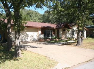 604 Brookview Dr, Hurst, TX 76054