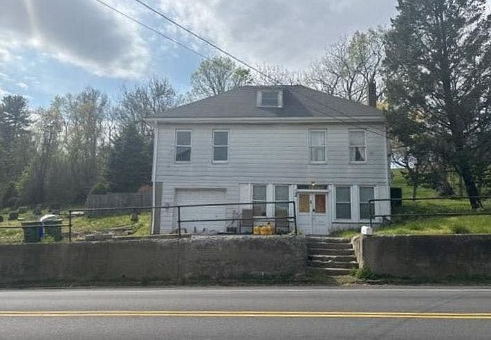 1st image of 2405 Belvidere Rd