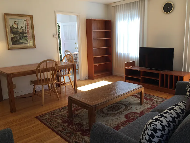 2046 Yale St — Photo 3