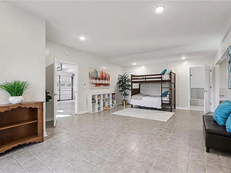 241 Nacoochee Dr — Photo 31