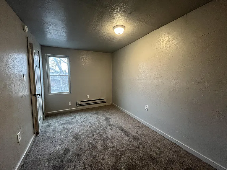 615 W Locust St — Photo 11