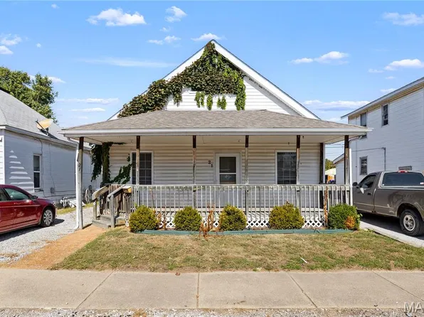 21 W Penning Ave, Wood River, IL 62095