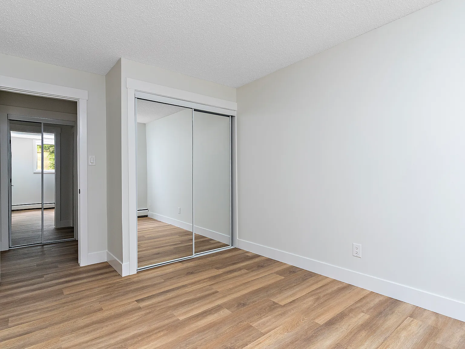 Parklane Manor Apartments 114 Street NW — Photo 4
