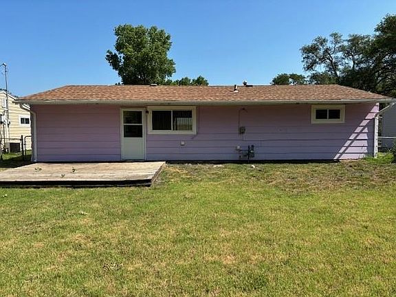 2nd image of 1521 Pawnee Ave