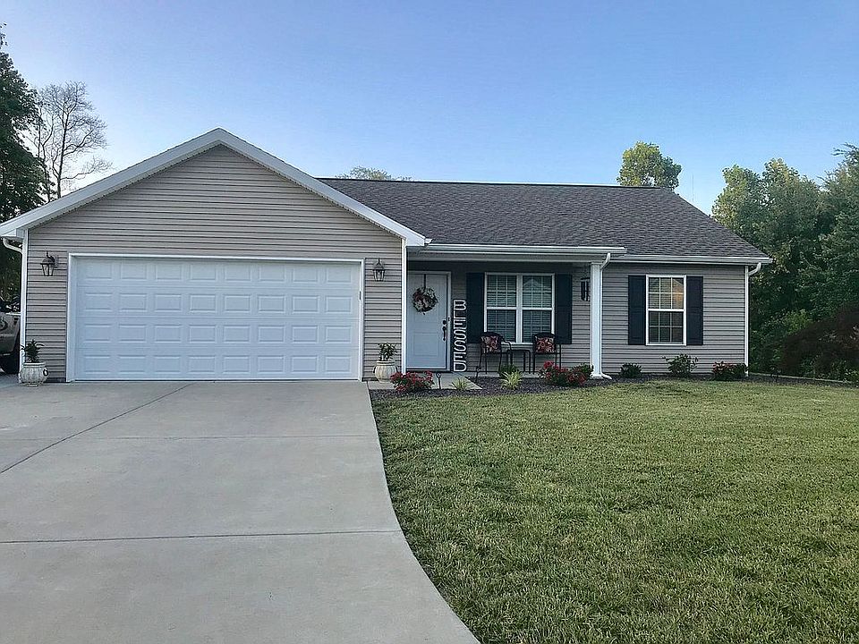 Beautiful front yard 