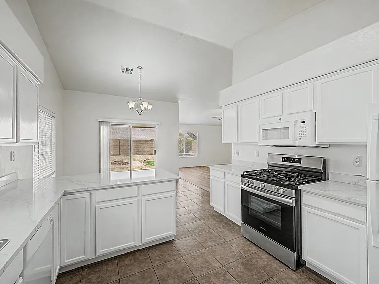 930 E Harwell Rd — Photo 10