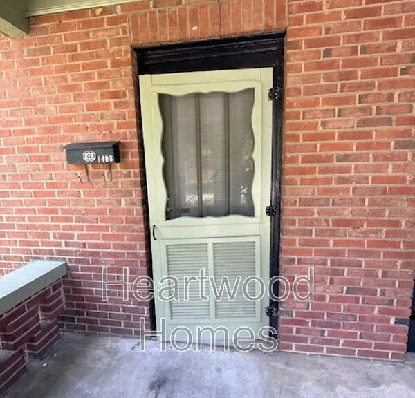 1408 Victoria St — Photo 7