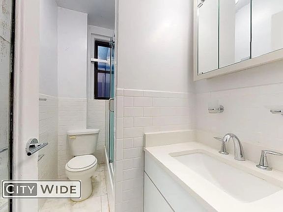 4th image of 140 E 46th St APT 11J