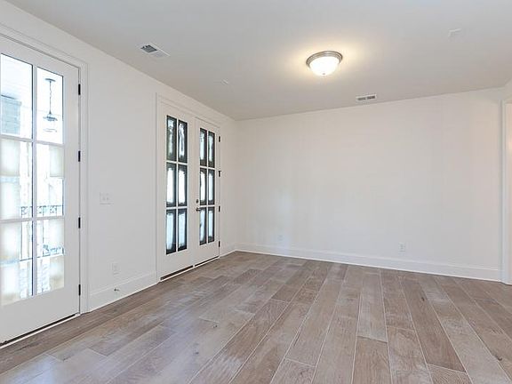 3rd image of 113 Harlow Cir #196