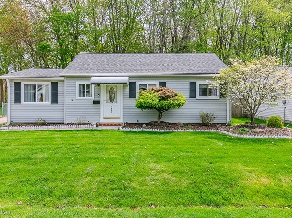 5687 Anna Ct, Mentor On The Lake, OH 44060