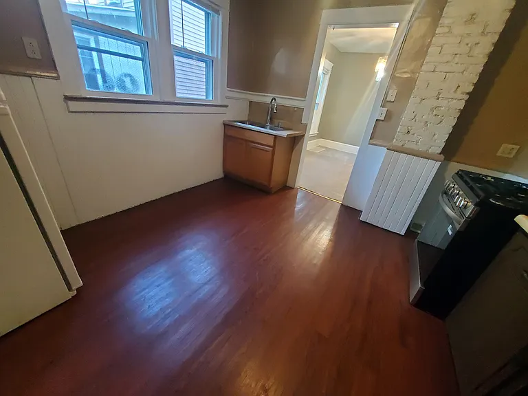 1314 W 11th St #1 — Photo 6