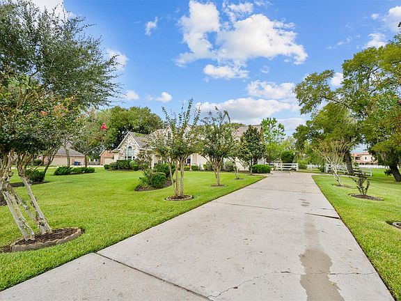 3rd image of 7302 Savannah Glen Ln