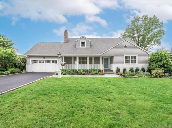 14 Saint Pauls Pl, Garden City, NY 11530