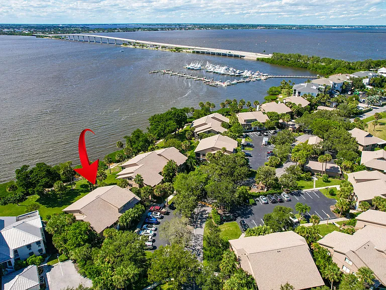 218 NE Edgewater Dr — Photo 15