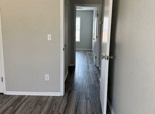 8720 N Cleveland Ln, Kansas City, MO 64156