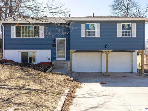 10605 Nicholas St, Omaha, NE 68114