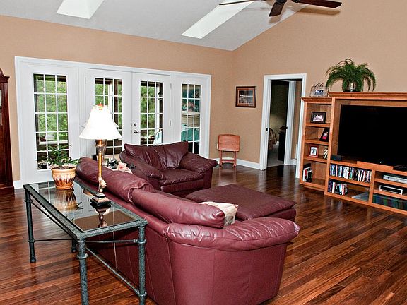 5th image of 399 Creek Vale Dr