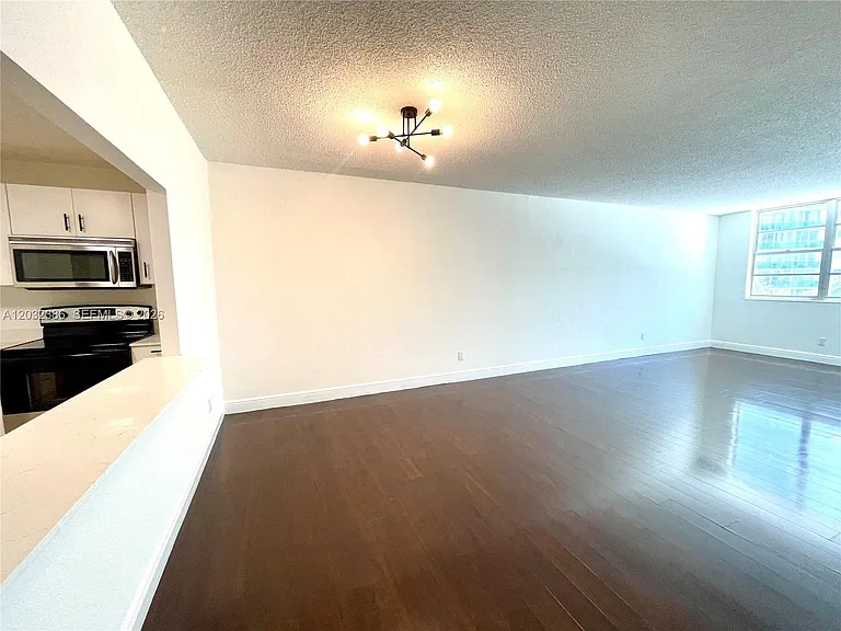 19390 Collins Ave #316 — Photo 4