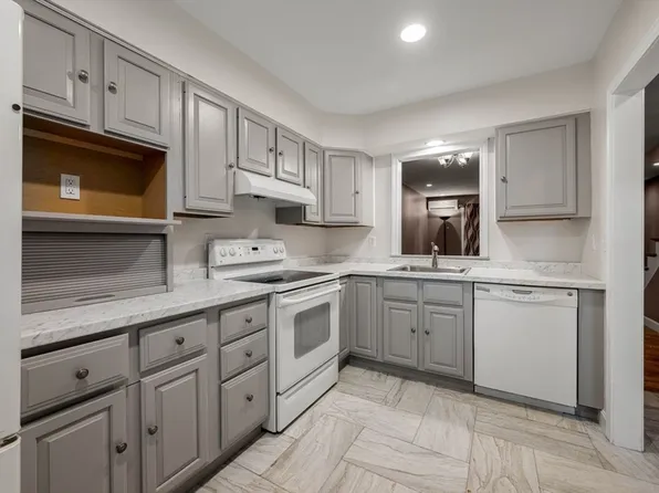 41 Foundry St APT 12-3, South Easton, MA 02375