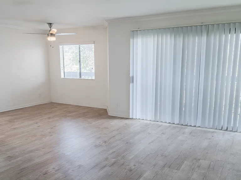 Orange Apartments — Photo 51