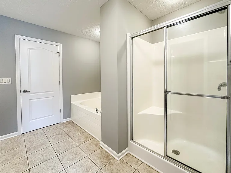13539 Erlen Dr — Photo 10