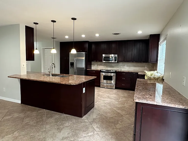 710 Morningside Dr — Photo 2