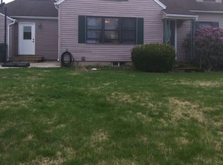 31 Ravenwood St, Springfield, MA 01119