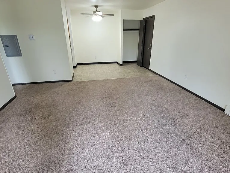 Canterbury Court Apartments — Photo 11
