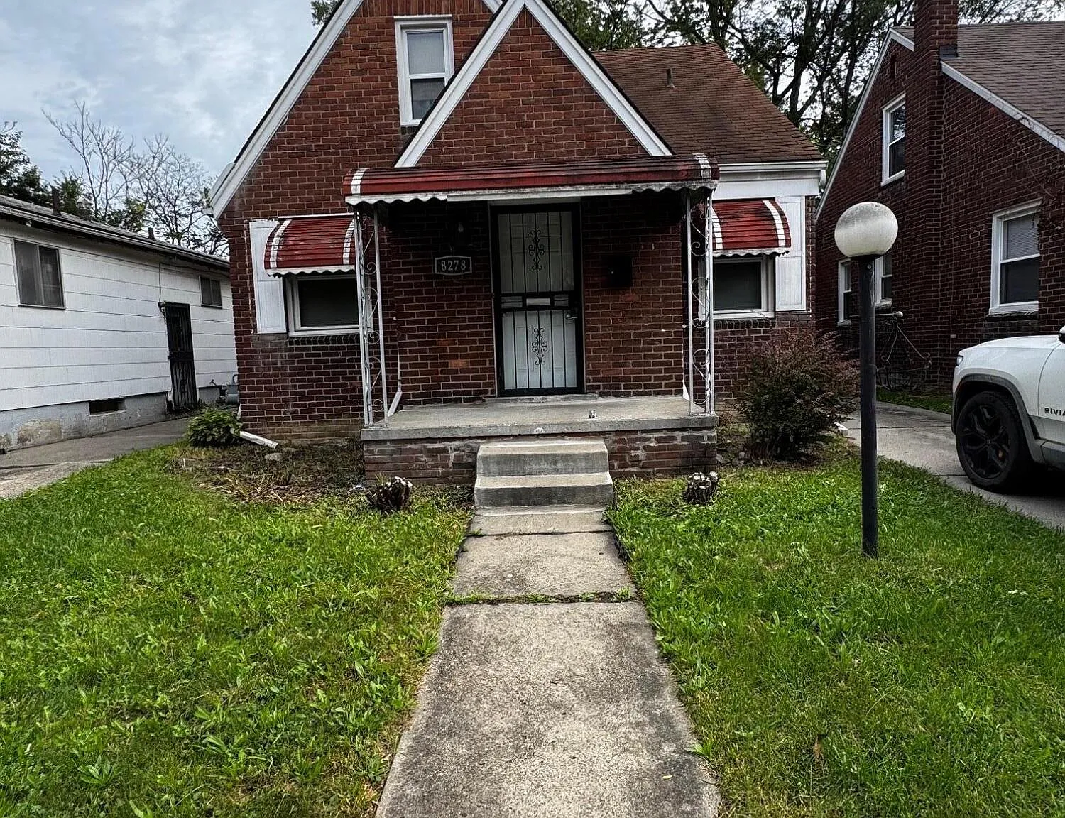 3 bed, 1.0 bath, 1090 sqft, $1,450 — Photo 1