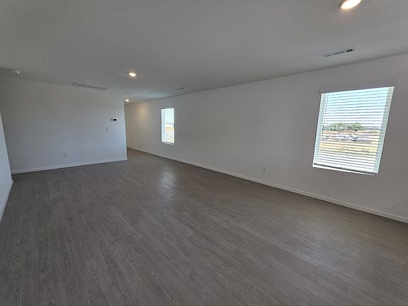 5th image of 400 Beaunoir Ave