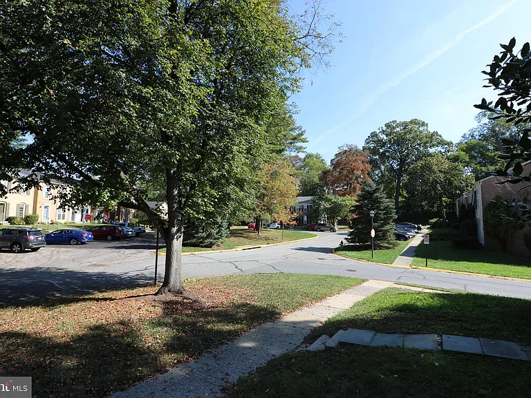 9302 Frostburg Way — Photo 36