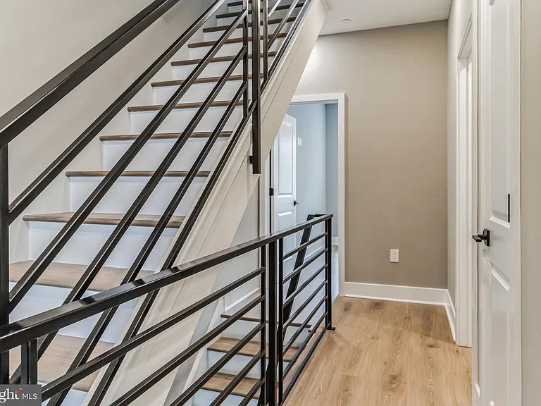 2710 Latona St — Photo 18