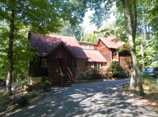 1354 Pocono Mountain Lake Dr, Bushkill, PA 18324