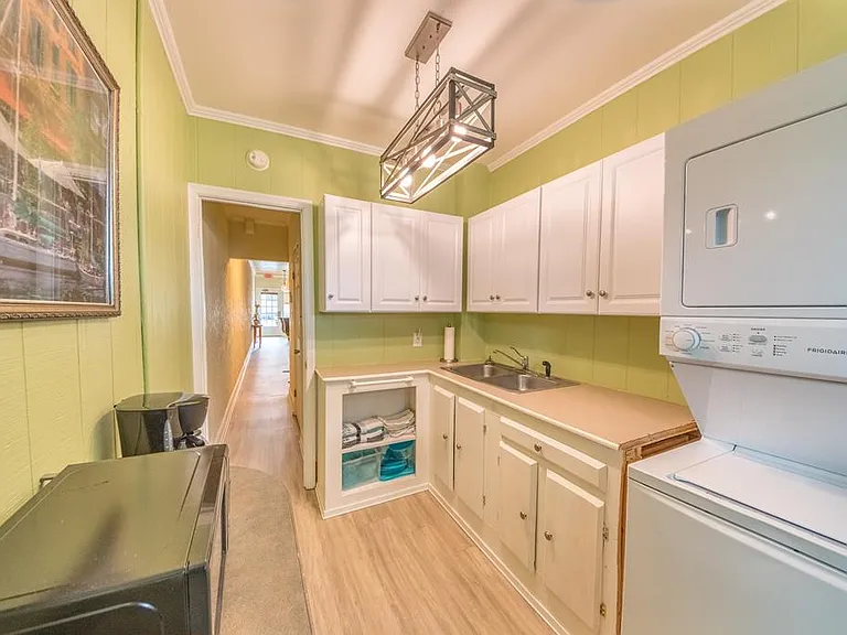 32 N Main St — Photo 16
