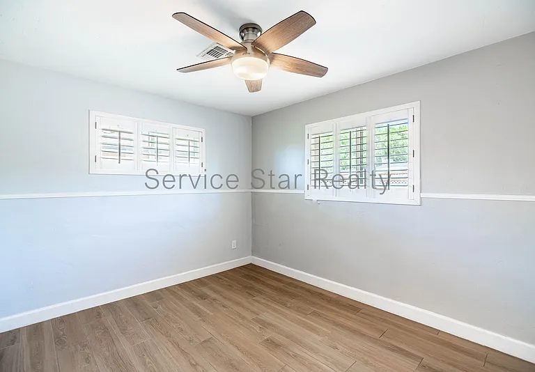 1946 E Rancho Dr — Photo 16