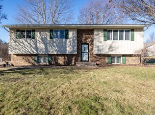 903 17th St, Viola, IL 61486