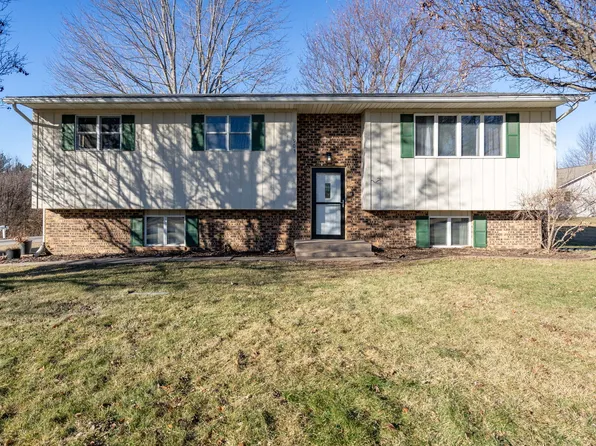 903 17th St, Viola, IL 61486