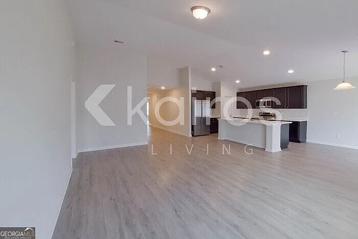 3 bed, 2.0 bath, 1733 sqft, $1,995 — Photo 2