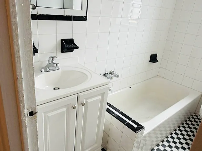 95 W 195th St #6B — Photo 2
