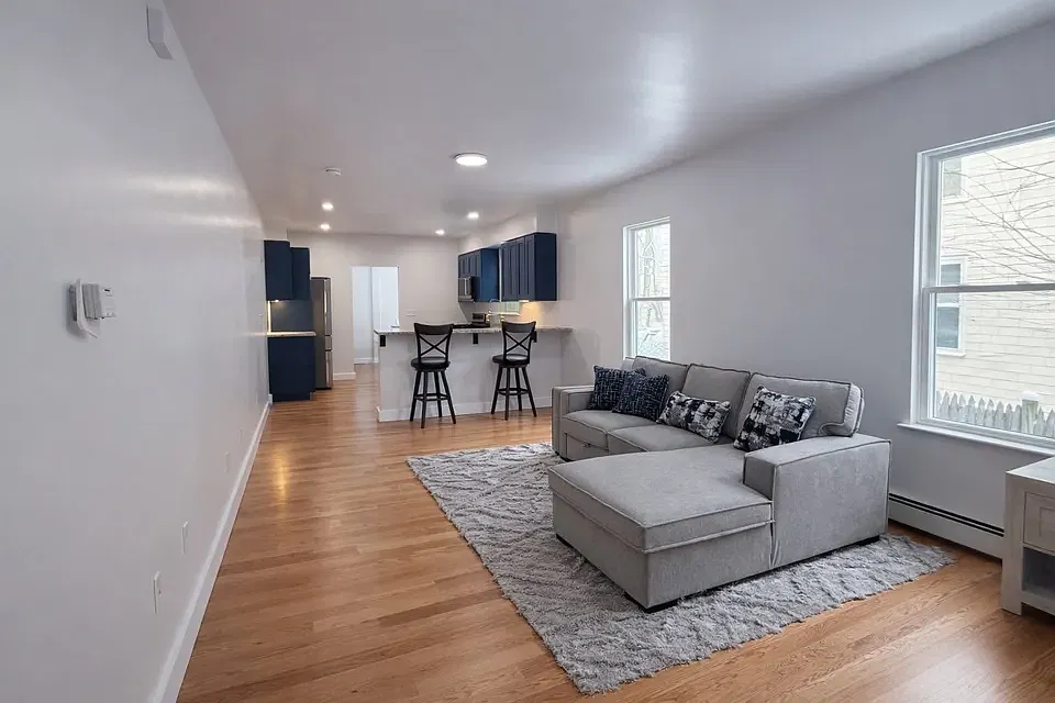 29 Catherine St #1