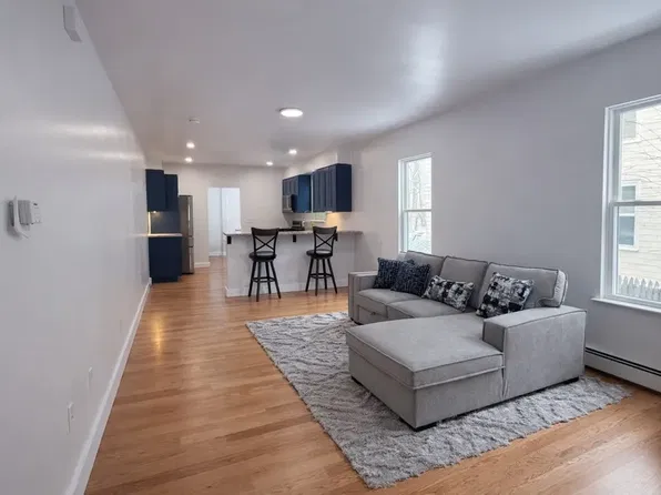 29 Catherine St #1, Roslindale, MA 02131