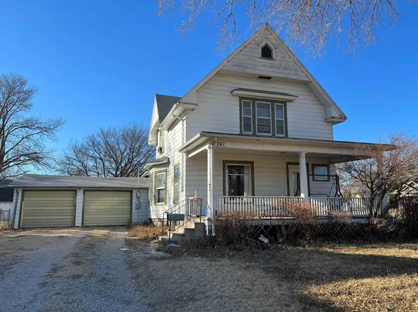 741 N Chestnut St, Red Cloud, NE 68970