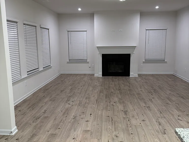 406 Larry Ln — Photo 14